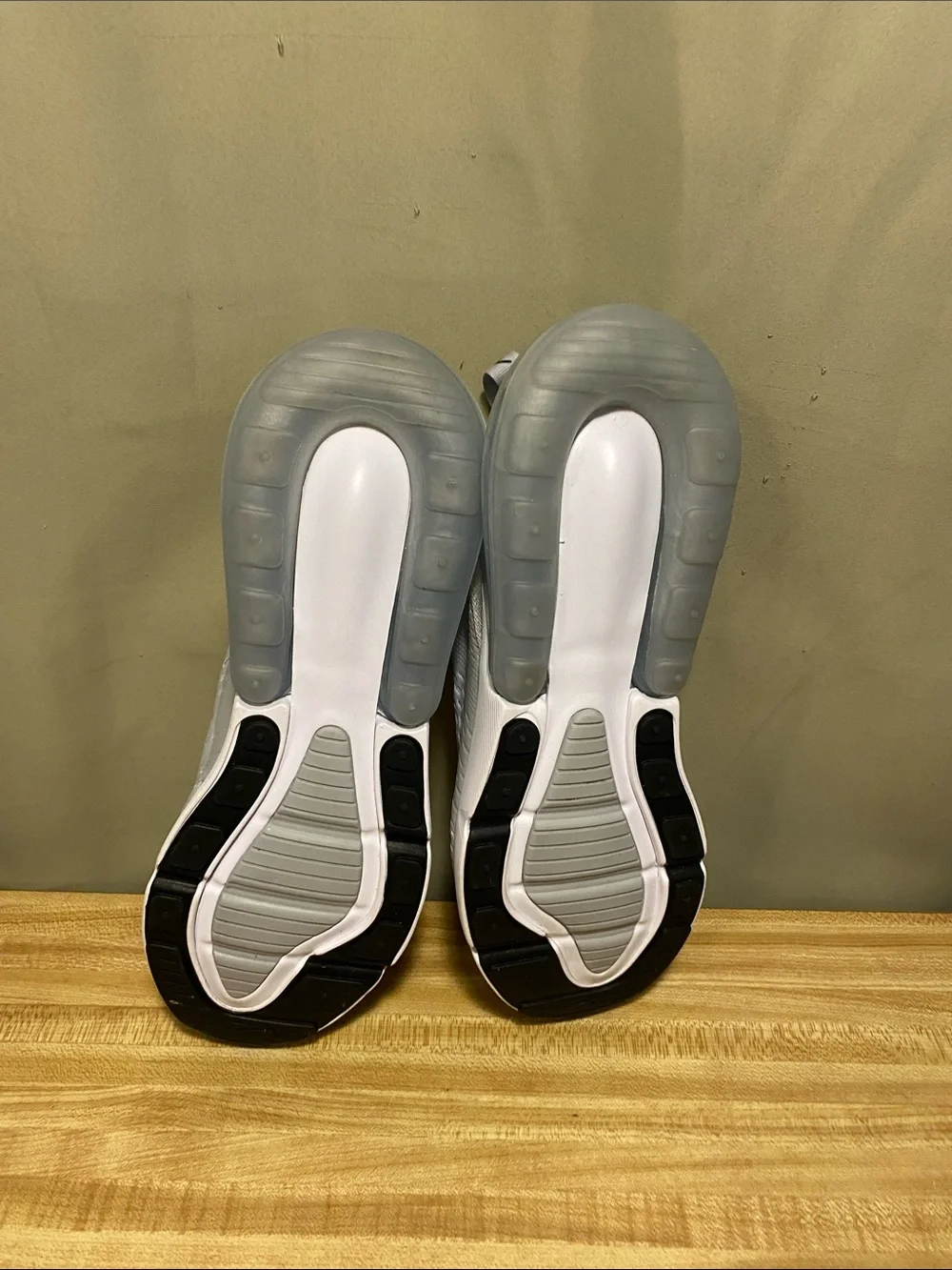 Nike Air Max 270 Pure Platinum Black AH6789-018 Women’s size 11